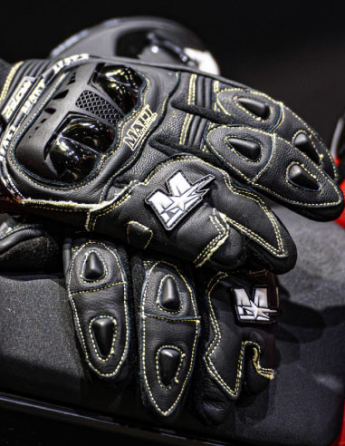 gants moto piste noir en cuir ; gants racing ; pour la piste ; pour la route