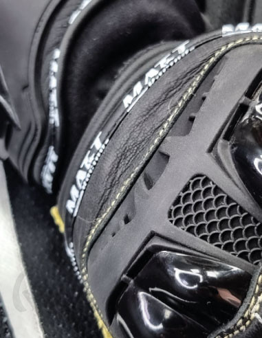 gants moto piste noir en cuir ; gants racing ; pour la piste ; pour la route avec finition kevlar