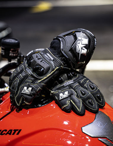 gants moto piste noir en cuir ; gants racing ; pour la piste ; pour la route