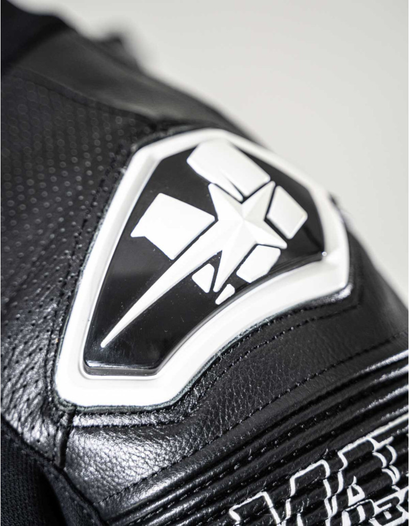 Combinaison moto cuir noir pour route et piste, normé CE AAA, compatible airbags in&motion, Alpinestars TechAir, Helite