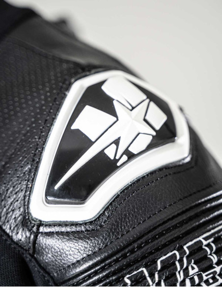 Combinaison moto cuir noir pour route et piste, normé CE AAA, compatible airbags in&motion, Alpinestars TechAir, Helite