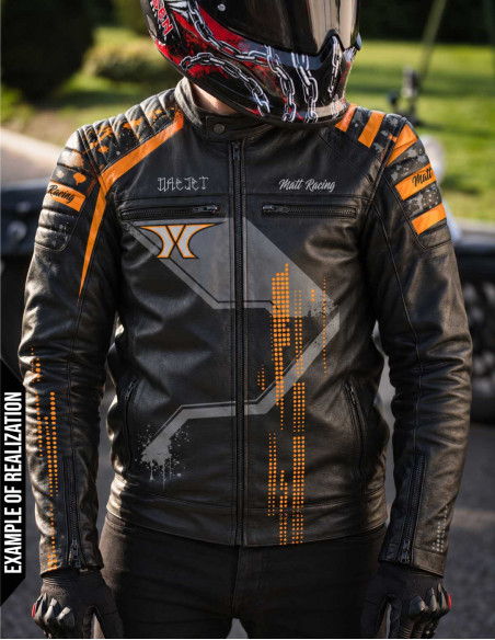 blouson moto en cuir vintage personnalisable porté par un homme avec un casque ruroc